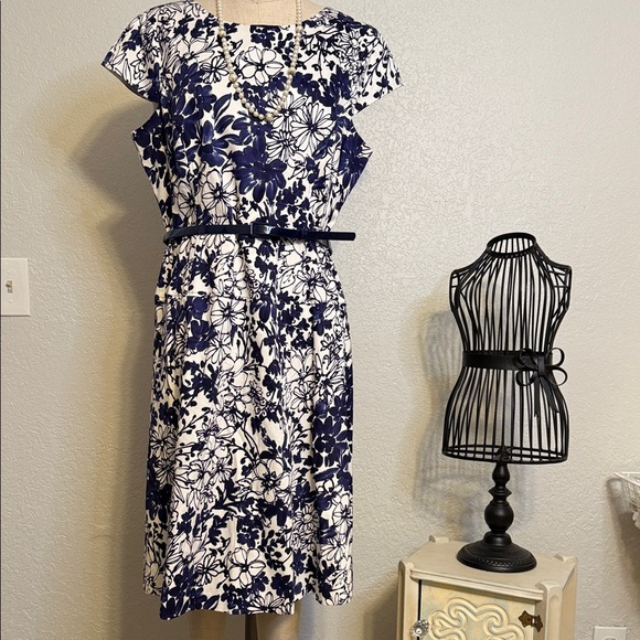 Anne Klein Dresses & Skirts - Anne Klein Navy and White Floral Midi Dress